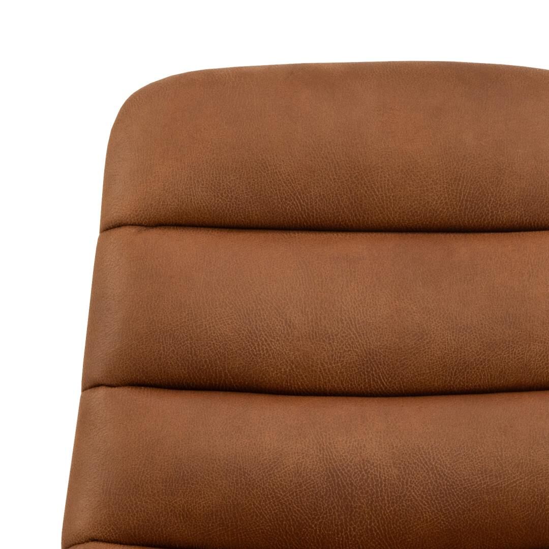 Milford eetkamerstoel (set van 2): Detail van de bruine rugleuning met horizontale stiksels.