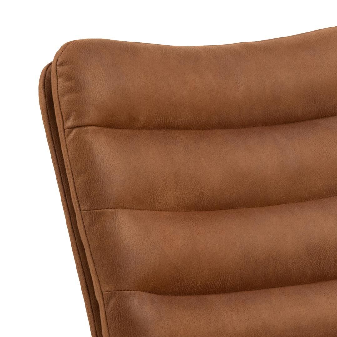 Grafton eetkamerstoel: Detailopname van de bruine, geribbelde rugleuning.