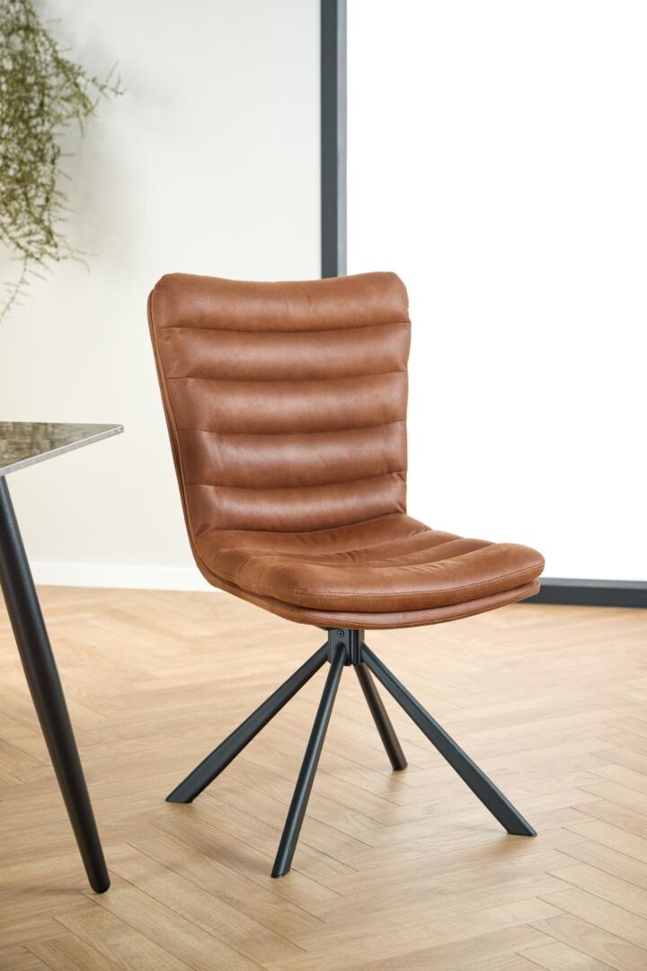Grafton eetkamerstoel: Bruine lederen eetkamerstoel met zwart metalen onderstel