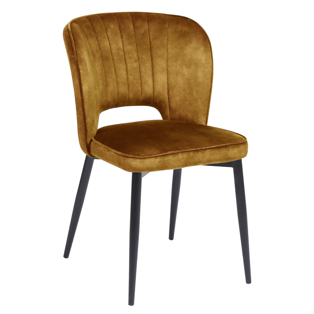 Amalia Gold stoel: Gouden velvet stoel met zwarte poten van Nieuwe Sfeer