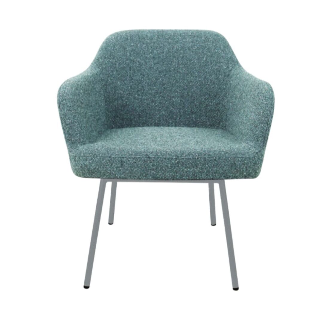 Workliving LoLa Eetkamerstoel: Teal gestoffeerde fauteuil met metalen poten voor een nieuwe sfeer.