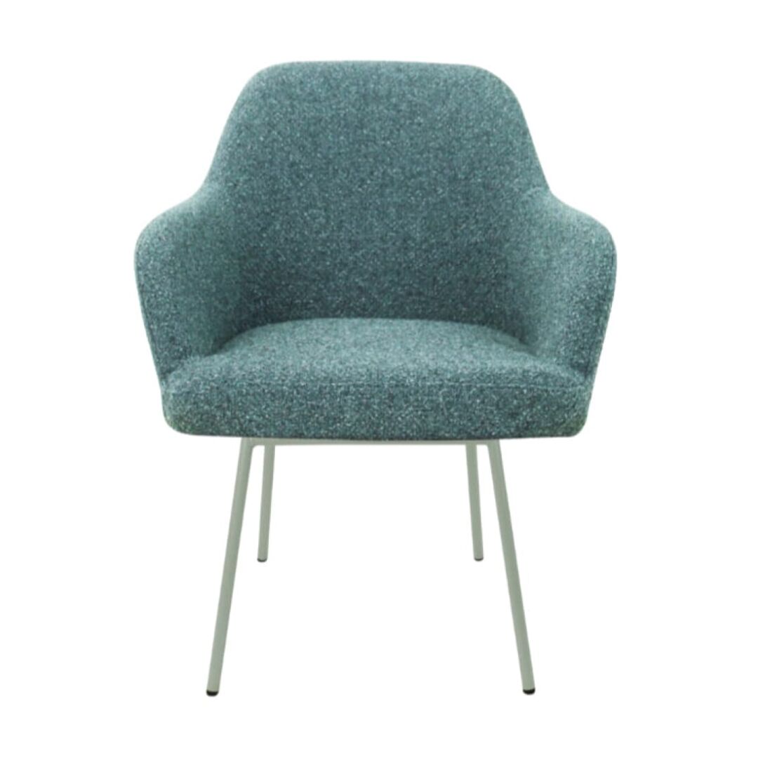 Workliving LoLa Eetkamerstoel: blauwe gestoffeerde stoel met metalen poten voor een nieuwe sfeer.