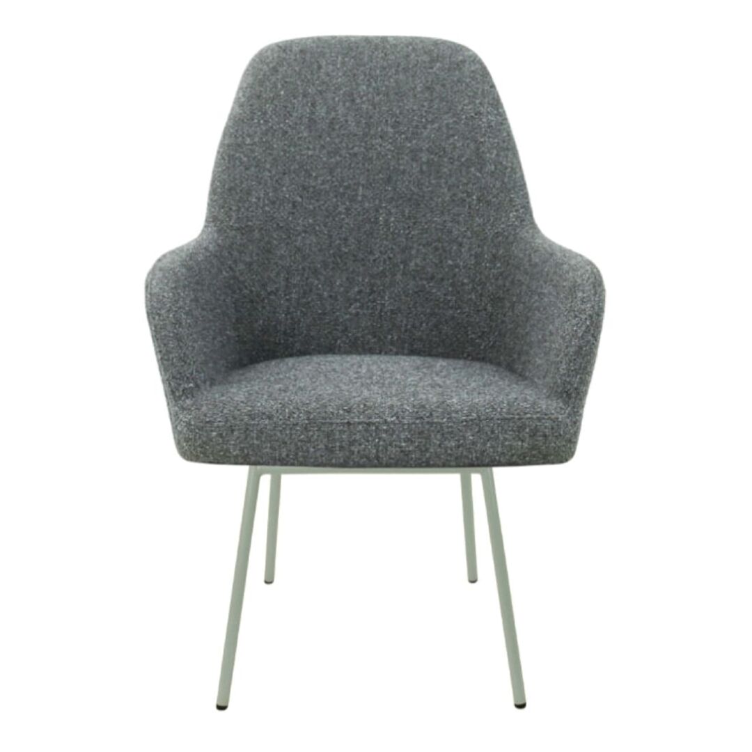 Workliving LoLa Eetkamerstoel: Grijze, gestoffeerde eetkamerstoel met metalen poten voor een nieuwe sfeer.