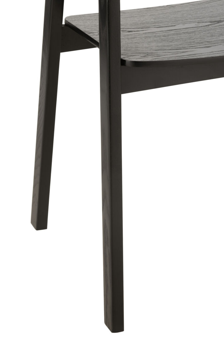 Detailopname van de Stoel Naga Essenhout Zwart Touw van Nieuwe Sfeer: Zwart gebeitst essenhouten stoelpoot en zitting.