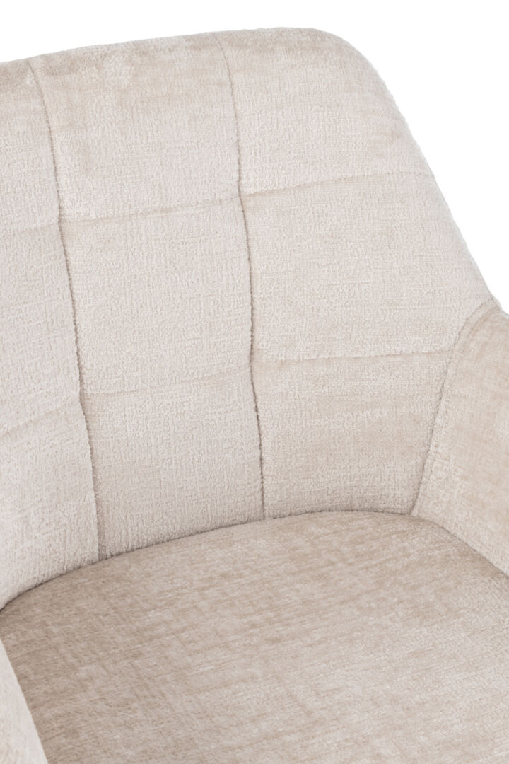 Stoel Louna Metaal Acryl Ivoor: Detailopname van de beige, vierkant gestoffeerde rugleuning.