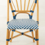 Eetkamerstoel Rotan Blauw Wit Armloos | Nieuwe Sfeer: Rotan stoel met blauw-wit geweven zitting.