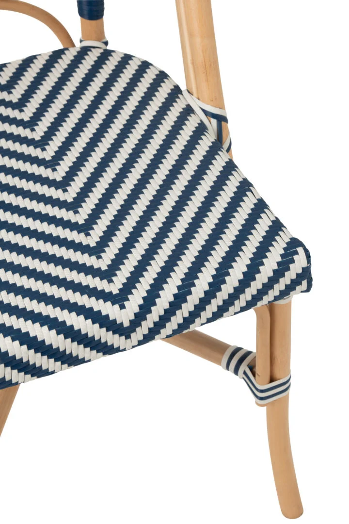 Eetkamerstoel Geo Rotan Blauw Wit | Nieuwe Sfeer: Close-up van de blauw-witte rotan zitting.