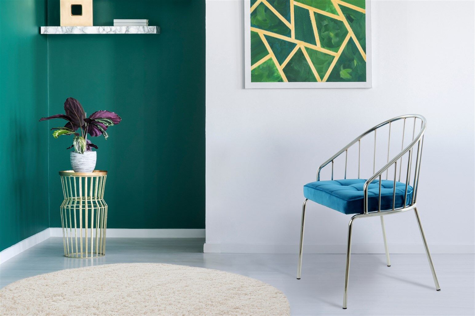 Stoel Palma 100 Blauw Chroom Fluweel: blauwe fluwelen stoel met chromen frame in een moderne setting. | Nieuwe Sfeer