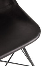 Stoel Loft Leer Metaal Zwart: close-up van de zwarte leren zitting en het metalen frame.
