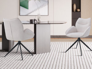 Stoel Mahi Draaibaar Beige Stof: Twee beige draaistoelen bij een tafel voor een nieuwe sfeer.