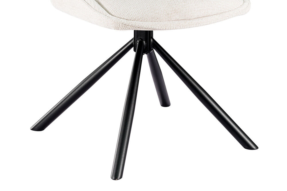 Eetkamerstoel Mori Beige Draaibaar: Detail van het zwarte metalen onderstel met drie poten.