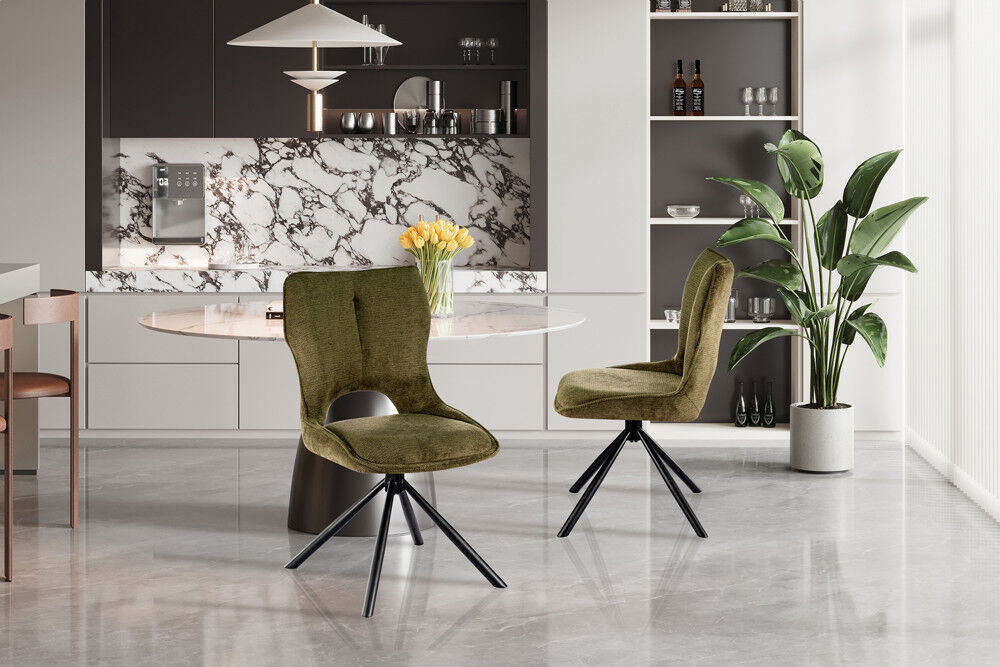 Eetkamerstoel Mori Groen Draaibaar: groene draaibare stoel in een moderne keuken.