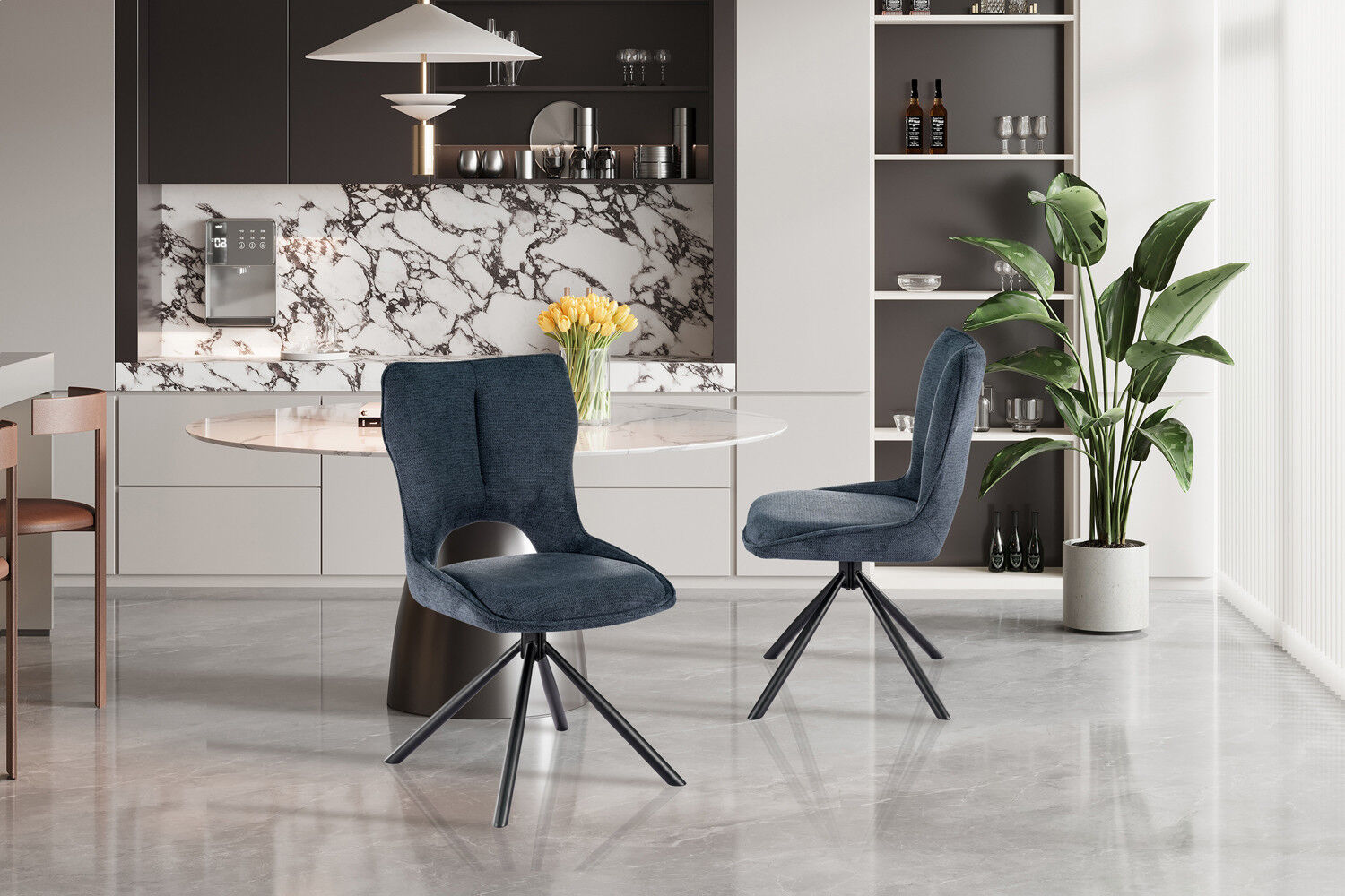 Eetkamerstoel Mori Blauw Draaibaar in een moderne keukenopstelling.