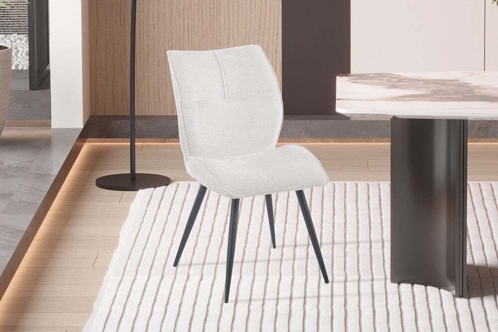 Eetkamerstoel Faye Ecru Stof: Stijlvolle stoel met ecru stoffen bekleding en zwarte metalen poten voor een nieuwe sfeer.