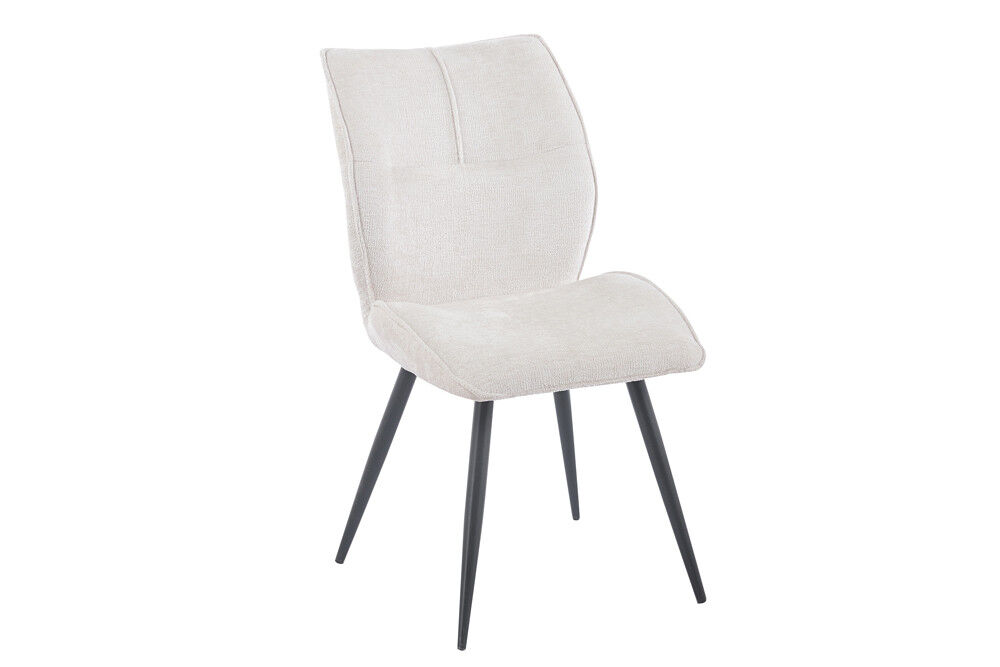 Eetkamerstoel Faye Ecru Stof: stijlvolle stoel met ecru bekleding en zwart metalen poten.