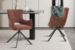 Eetkamerstoel Billy Rood Stof Draaibaar: Rode stoffen draaistoel met modern design en zwart metalen onderstel