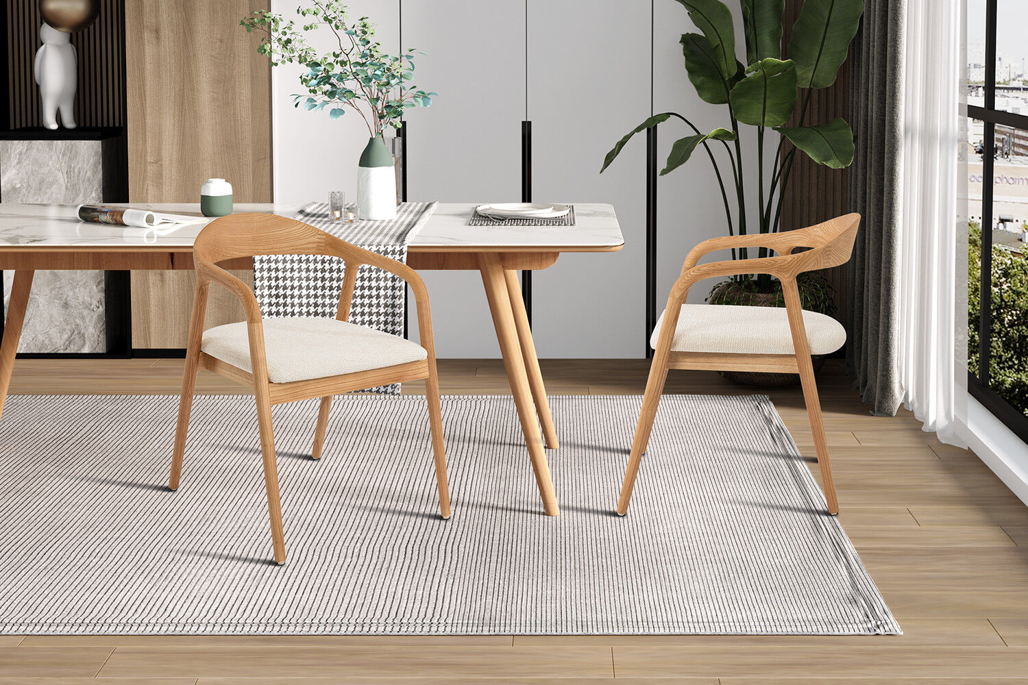 Eetkamerstoel Claire Essenhout Naturel Beige van Nieuwe Sfeer bij een eettafel.