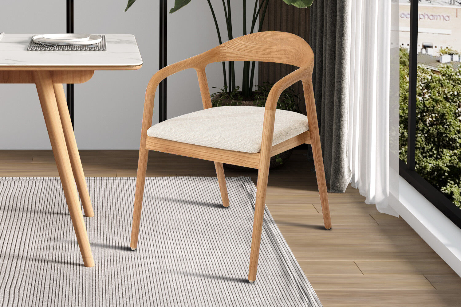 Eetkamerstoel Claire Essenhout Naturel Beige: Houten stoel met beige zitting aan een eettafel.