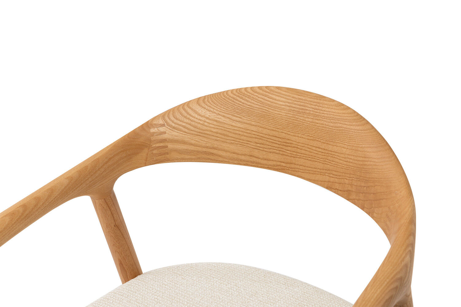 Eetkamerstoel Claire Essenhout Naturel Beige: houten stoel met gebogen rugleuning en beige stoffen zitting