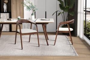 Eetkamerstoel Claire Essenhout Walnoot Beige van Nieuwe Sfeer in een stijlvolle eetkameropstelling.