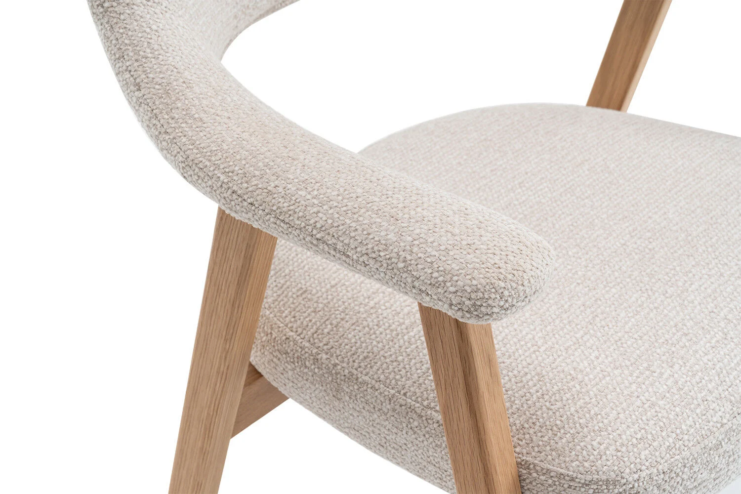 Eetkamerstoel Coralie Massief Eiken Beige | Nieuwe Sfeer: Close-up van de armleuning en zitting.