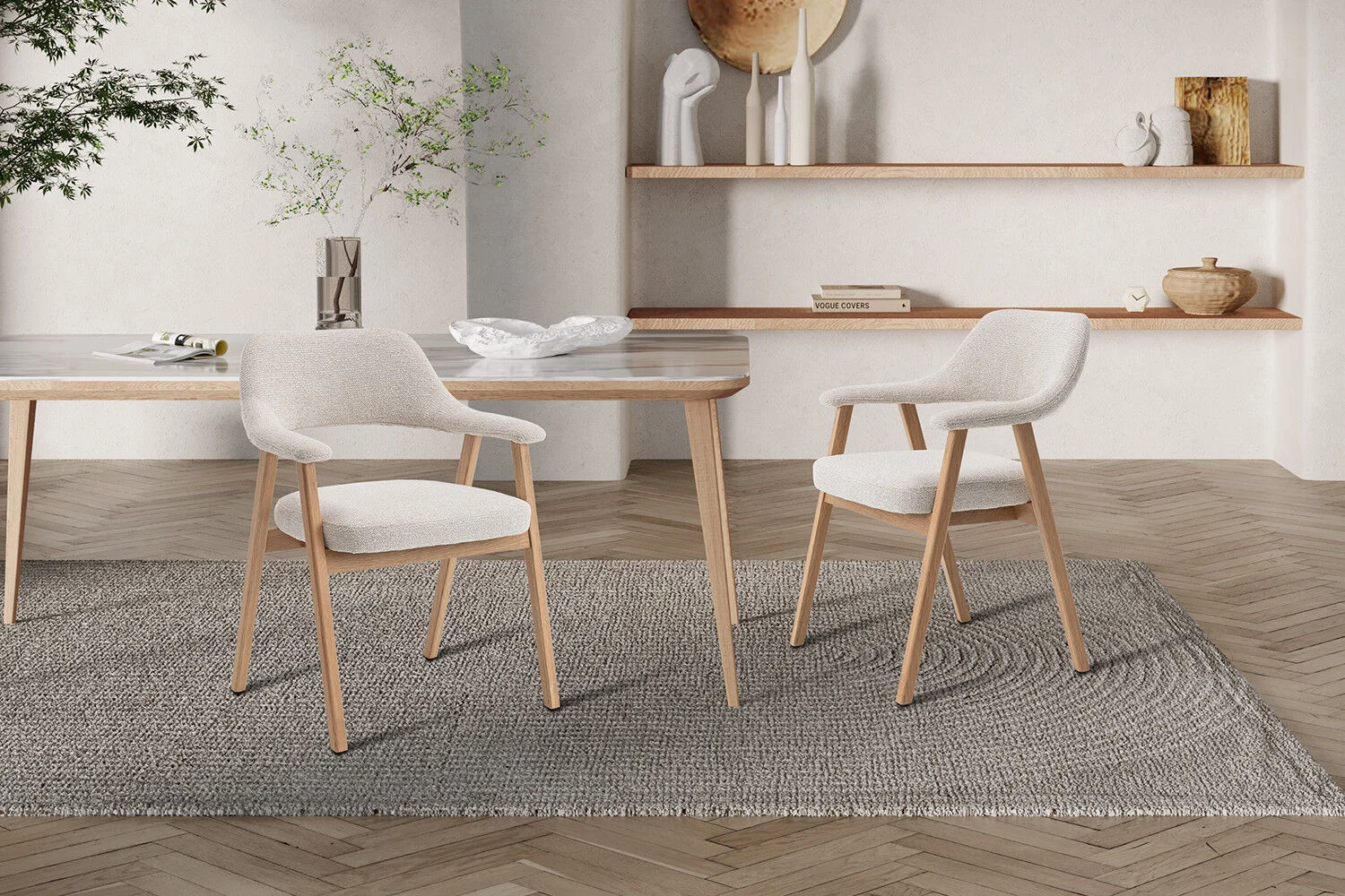 Eetkamerstoel Coralie Massief Eiken Beige: stijlvolle stoelen in een sfeervolle eetkamer.