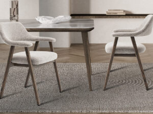 Eetkamerstoel Coralie Gerookt Eiken Zand van Nieuwe Sfeer: stijlvolle eetkamerstoel met zandkleurige bekleding en gerookt eiken frame.