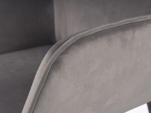 Stoel Eliot 100 Grijs detail: zachte grijze velvet armleuning.