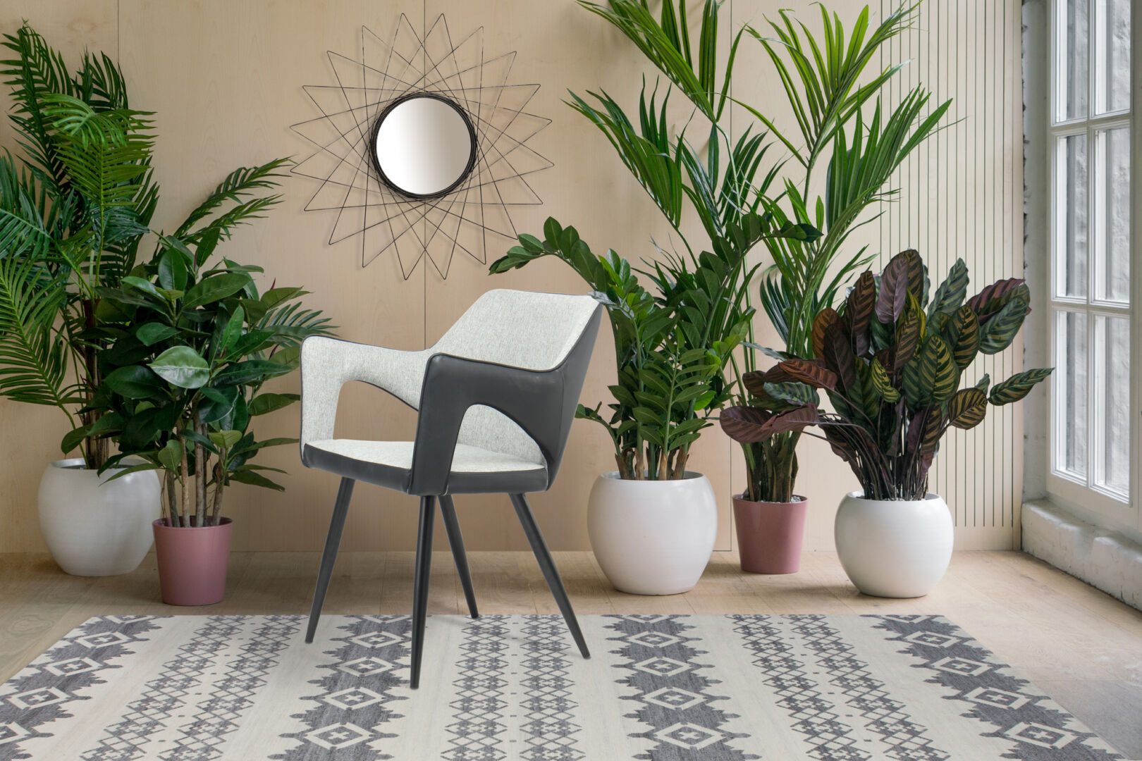 Stoel Palina 100 Grijs Stof: Stijlvolle stoel met grijze stoffen zitting en zwart frame, onderdeel van de Nieuwe Sfeer set van 2.