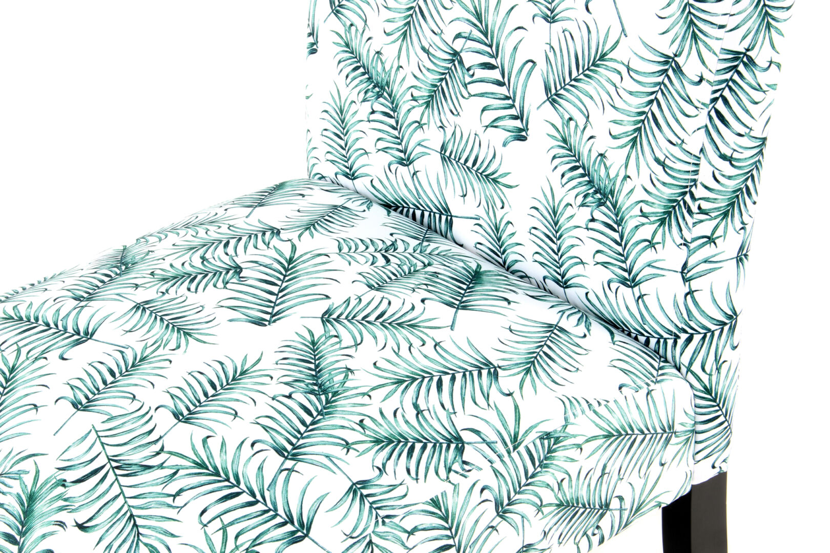 Stoel Indira Bloem Design: Stoel met groene bladprint tegen een witte achtergrond voor een frisse sfeer.