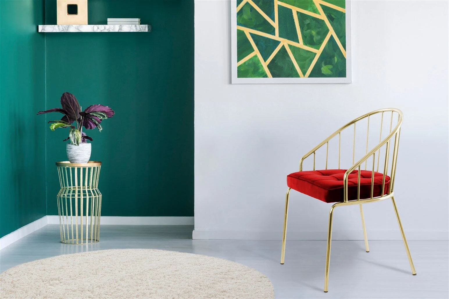 Stoel Palma 100 Rood Goud Fluweel van Nieuwe Sfeer: Rode fluwelen stoel met gouden frame voor een stijlvolle inrichting.