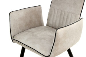 Stoel Penelope Lichtgrijs: Lichtgrijze stoel met zwarte accenten, onderdeel van een set van 2 van Nieuwe Sfeer.