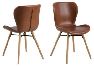 Batilda -A1 eetkamerstoel set van 2: Bruine lederen design stoelen met houten poten.