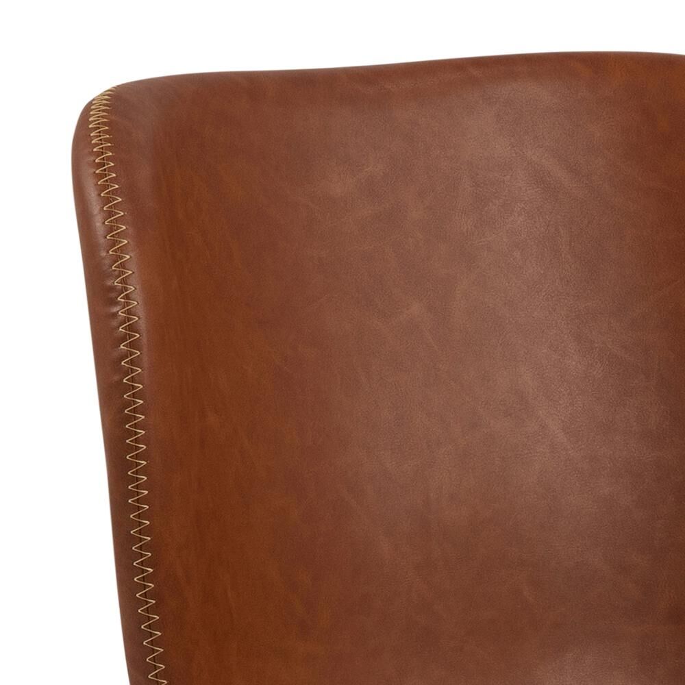 Batilda eetkamerstoel detail: Bruin lederen stoel met decoratieve stiksels.