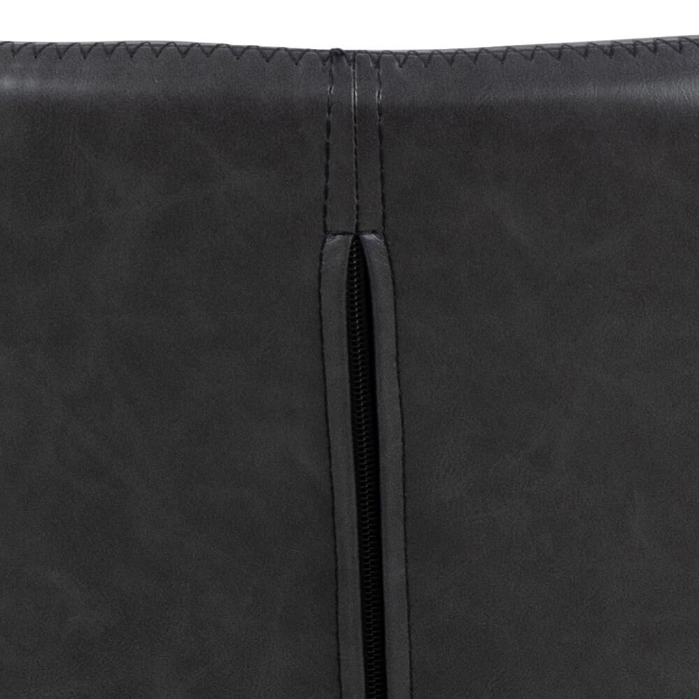 Detail van de Batilda -A1 eetkamerstoel (set van 2): Zwarte leren stoelrug met verticale naad.