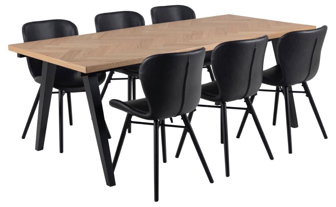 Eettafel met zes Batilda -A1 eetkamerstoelen (set van 2), zwarte bekleding en houten tafelblad.