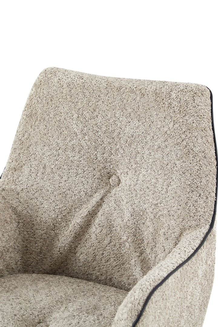 Eetkamerstoel Allie 100 Beige Draaibaar detail: zachte beige stof met knoop.