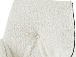 Eetkamerstoel Allie 100 Crème: Detailopname van de draaibare stoel met crèmekleurige stof en zwarte bies.