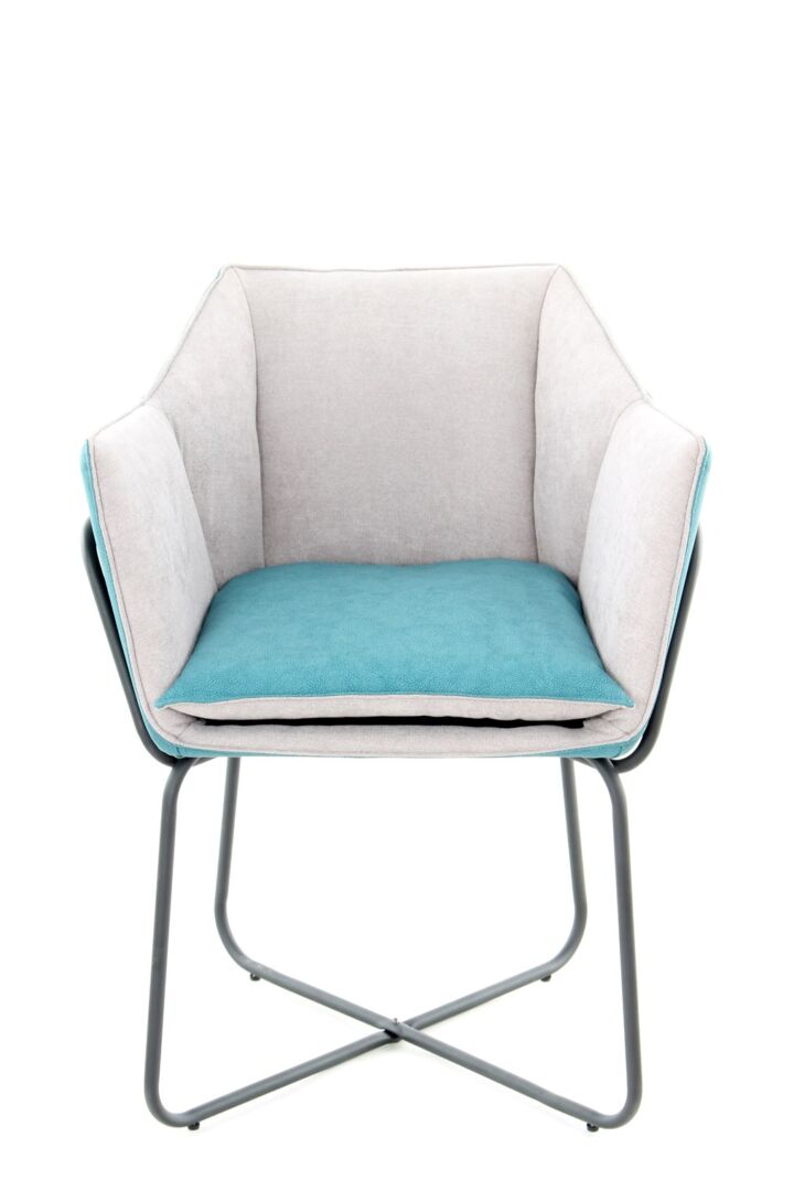Stoel Marietta Grijs Petrol van Nieuwe Sfeer: grijze stoel met petrolkleurig zitkussen.
