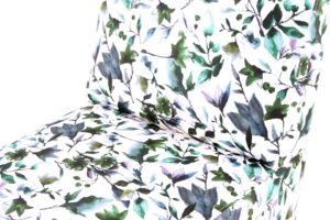 Stoel Indira Flower Design van Nieuwe Sfeer: close-up van stoel met bloemmotief in groen, blauw en paars.