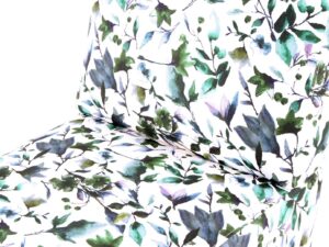 Stoel Indira Flower Design van Nieuwe Sfeer: close-up van stoel met bloemmotief in groen, blauw en paars.