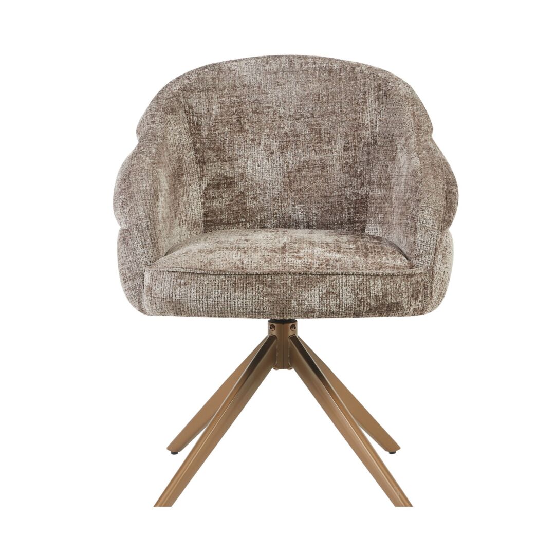 Eetkamerstoel Bella Klei Brons Met Armleuningen van Nieuwe Sfeer: bruine stoel met armleuningen en bronzen poten.