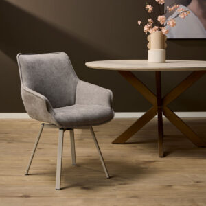 Eetkamerstoel Mees Taupe van Nieuwe Sfeer: stijlvolle grijze stoel met armleuningen.