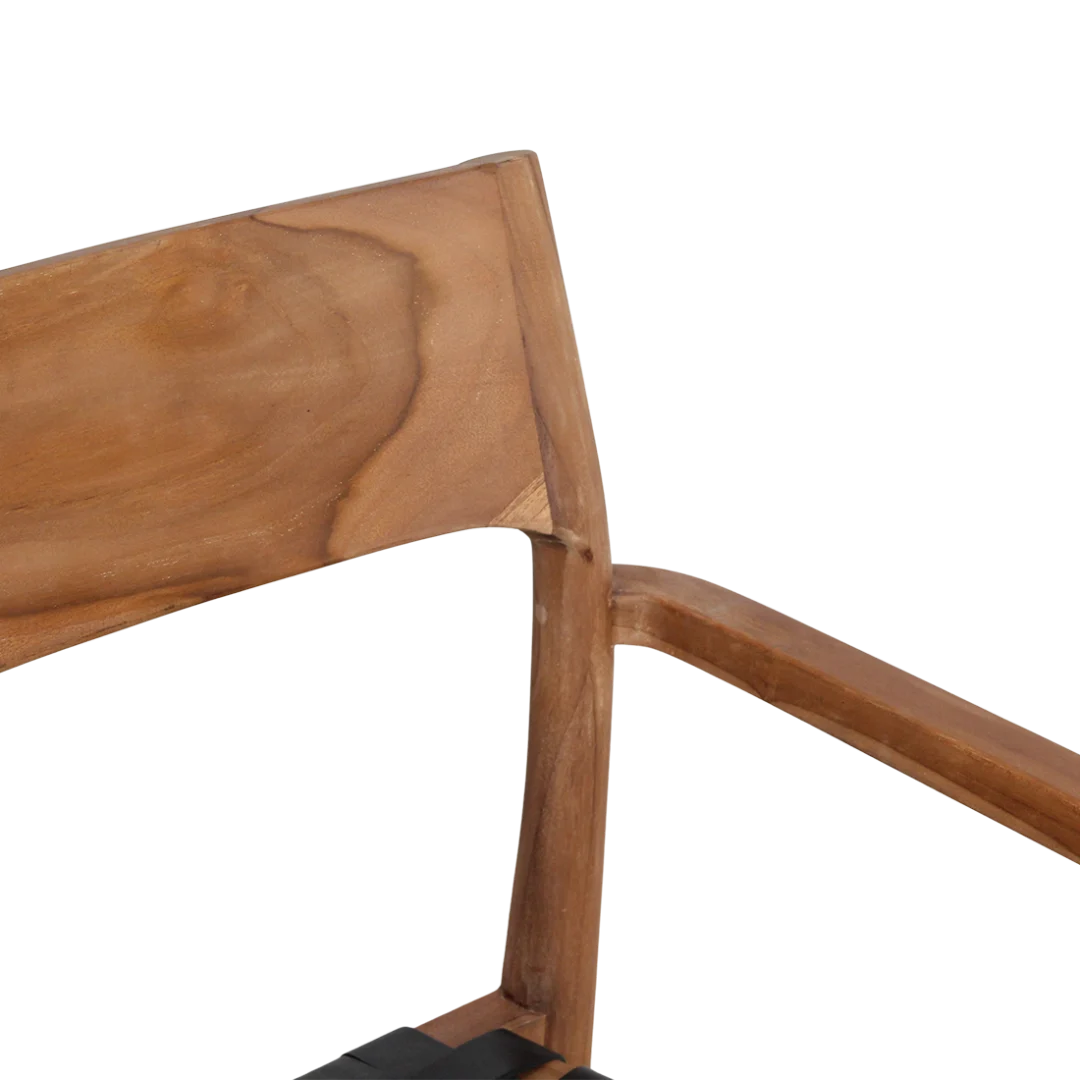 Detail van Freya teakhouten eetkamerstoel met armleuning, zwart. Onderdeel van een set van 2.