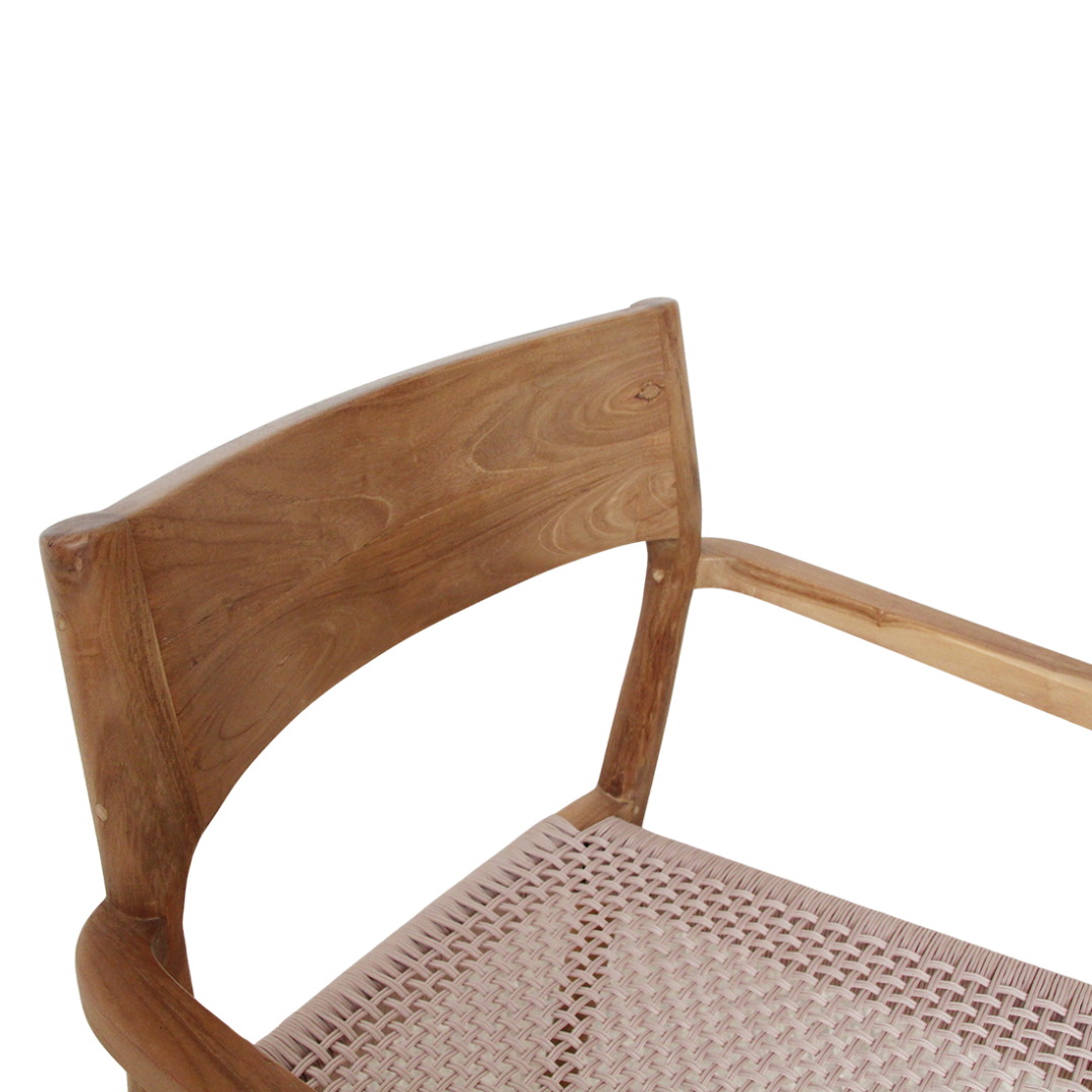 Freya donker teakhouten tuinstoel met armleuning, naturel. Onderdeel van een set van 2.