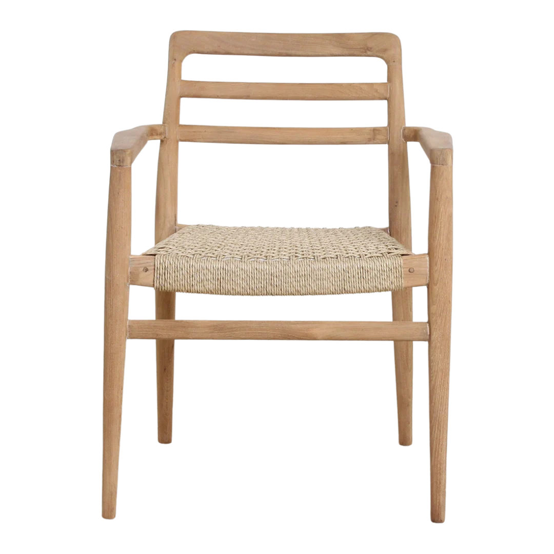 Verano teak tuinstoel met armleuning, naturel. Set van 2 houten tuinstoelen met gevlochten zitting.