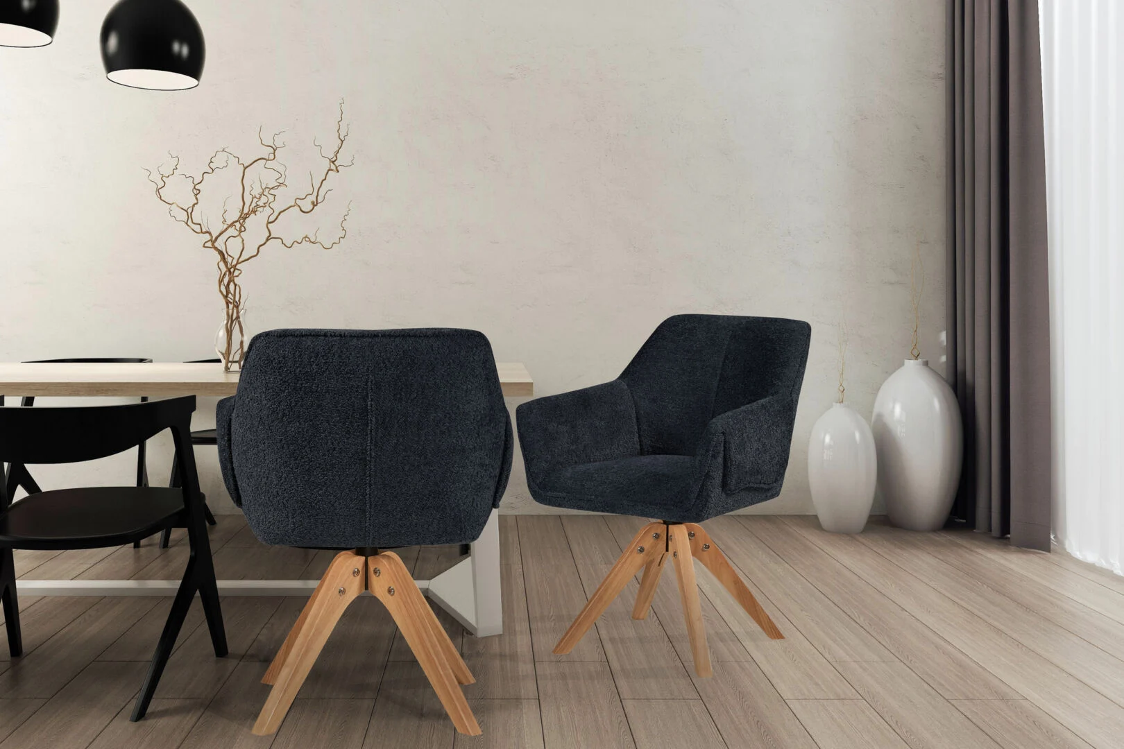 Stoel Dian 200 Antraciet Bouclé: Donkergrijze fauteuil met houten poten in een moderne eetkamer.
