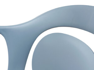 Stoel Chuck Grijsblauw: Detail van de rugleuning van een grijsblauwe stoel uit de set van 4 van Nieuwe Sfeer.