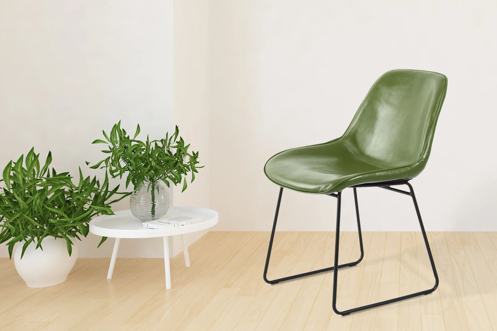 Stoel Cora Groen Set van 2 van Nieuwe Sfeer: groene stoel met zwarte metalen poten.