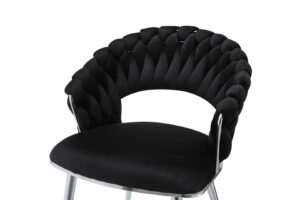 Stoel Finesse 100 Zwart Zilver Bouclé: Zwarte velvet stoel met gevlochten rugleuning en chromen poten.